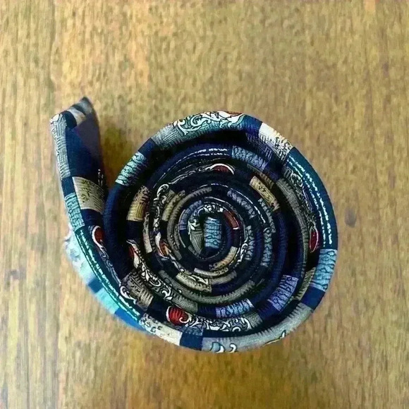 Christian Dior Vintage 100% Silk Men’s  Tie - Picture 7 of 7